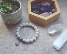 Load image into Gallery viewer, Howlite Chakra Healing Bracelet
