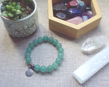 將圖片載入圖庫檢視器 Green Aventurine Chakra Healing Bracelet
