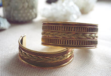 將圖片載入圖庫檢視器 Handmade Tibetan Copper and Brass Bracelet
